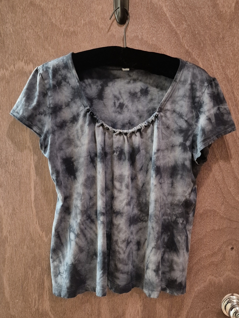Gitano Women's Tie-Dye Scoop Neck Tee in Blue and Gray